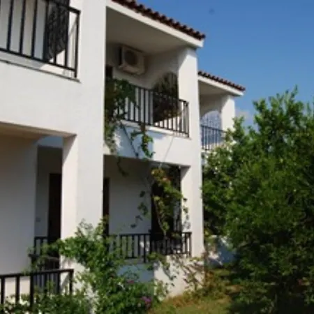 公寓 圣卡塔利娜公寓 Kalyves Polygyrou