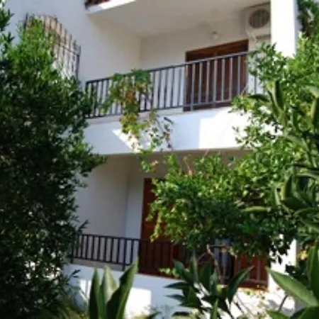 圣卡塔利娜公寓 公寓 Kalyves Polygyrou